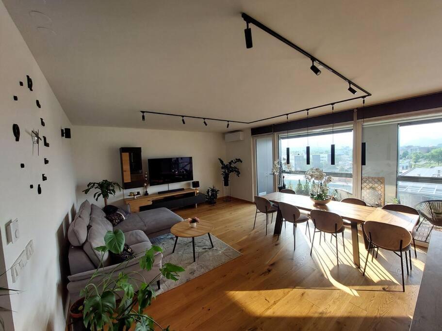 Apartma Luxury *